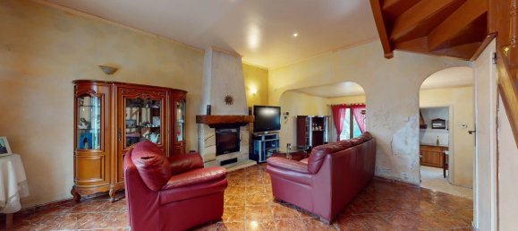 3 bedrooms House in Montfermeil, France No. 162186 2