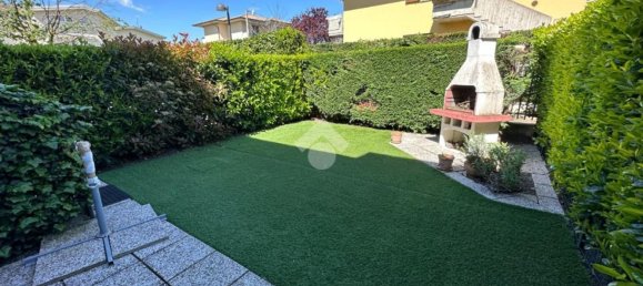 4 bedrooms House in Grassobbio, Italy No. 380824 2