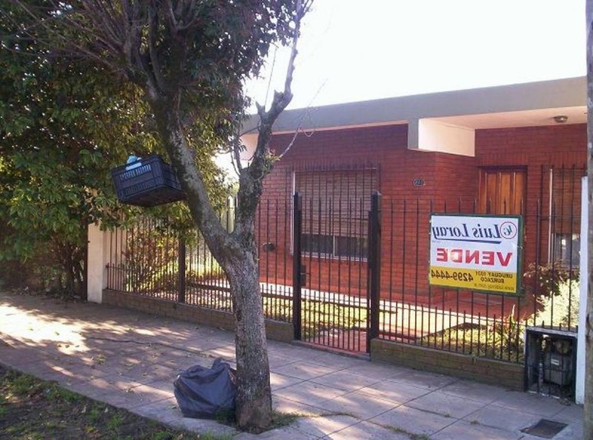 2 bedrooms House in Almirante Brown, Argentina No. 101604