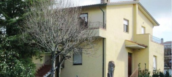 4 bedrooms Apartment in Collazzone, Italy No. 310995 2