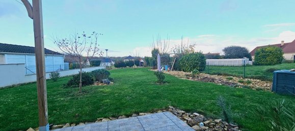 Casa de 3 dormitorios en Avord, France No. 39164 22