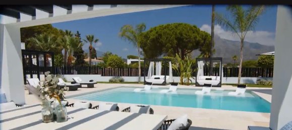 5 bedrooms Villa in Marbella, Spain No. 69382 31