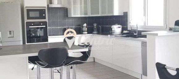 3 bedrooms House in Deux-Sevres, France No. 310410 2