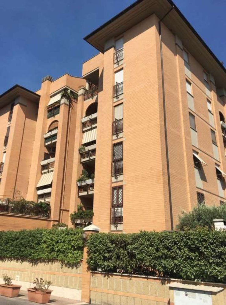 6 rooms Apartment in Rome, Italy No. 190549