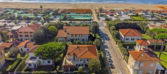 6 bedrooms Villa in Forte dei Marmi, Italy No. 46392 2