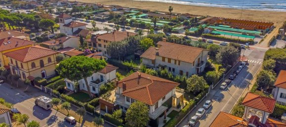 6 bedrooms Villa in Forte dei Marmi, Italy No. 46392 29