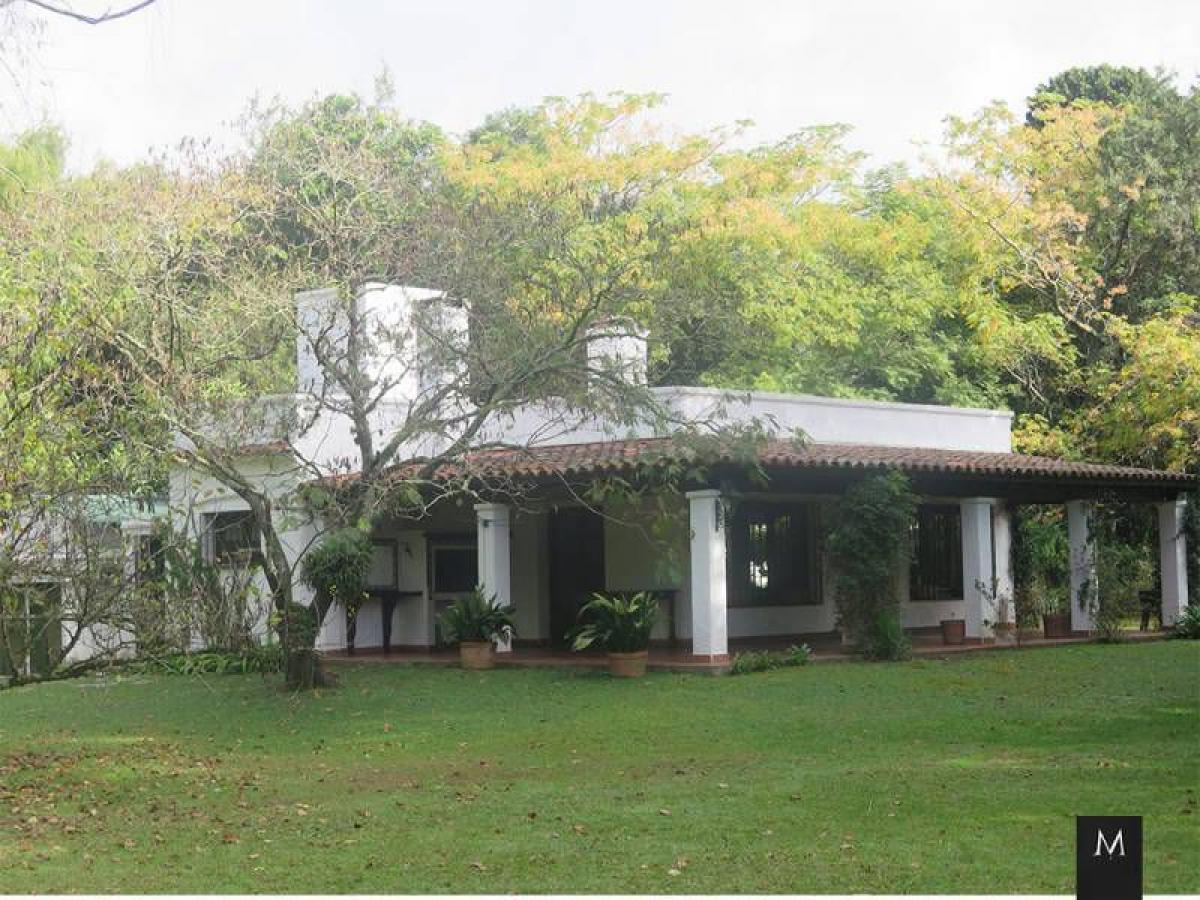 3 bedrooms Farm in Pilar, Argentina No. 121028