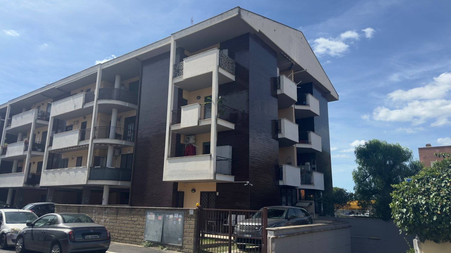 Квартира с 4 комнатами в Рим, Италия № 332554