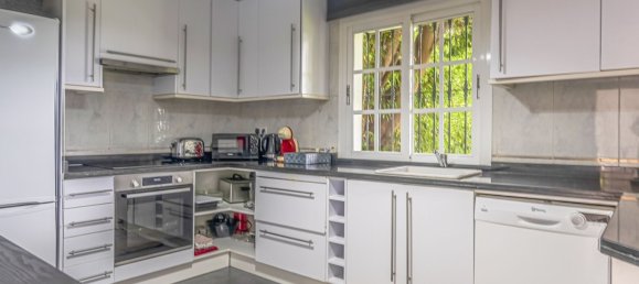 3 bedrooms Townhouse in Estepona, Spain No. 145738 8