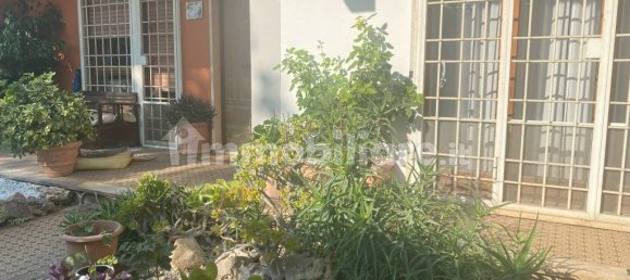 4 bedrooms Villa in Pomezia, Italy No. 371237 3