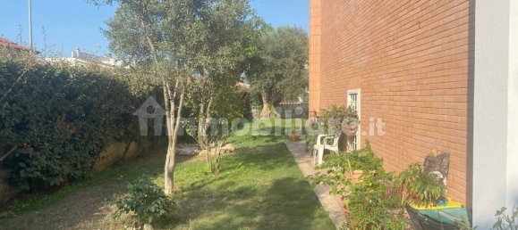 4 bedrooms Villa in Pomezia, Italy No. 371237 11