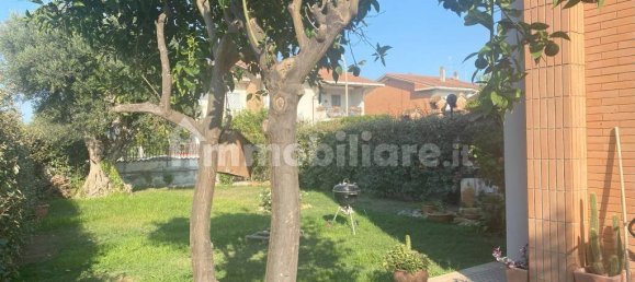 4 bedrooms Villa in Pomezia, Italy No. 371237 13