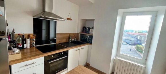 2 bedrooms Castles in Bressuire, France No. 324982 3