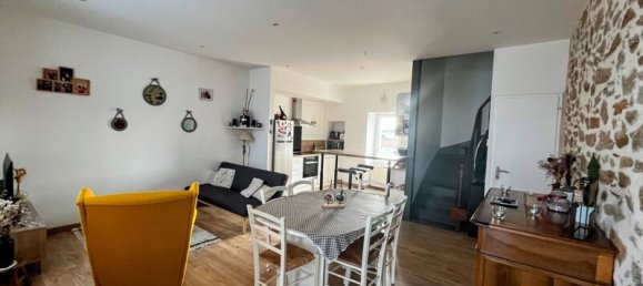 2 bedrooms Castles in Bressuire, France No. 324982 2