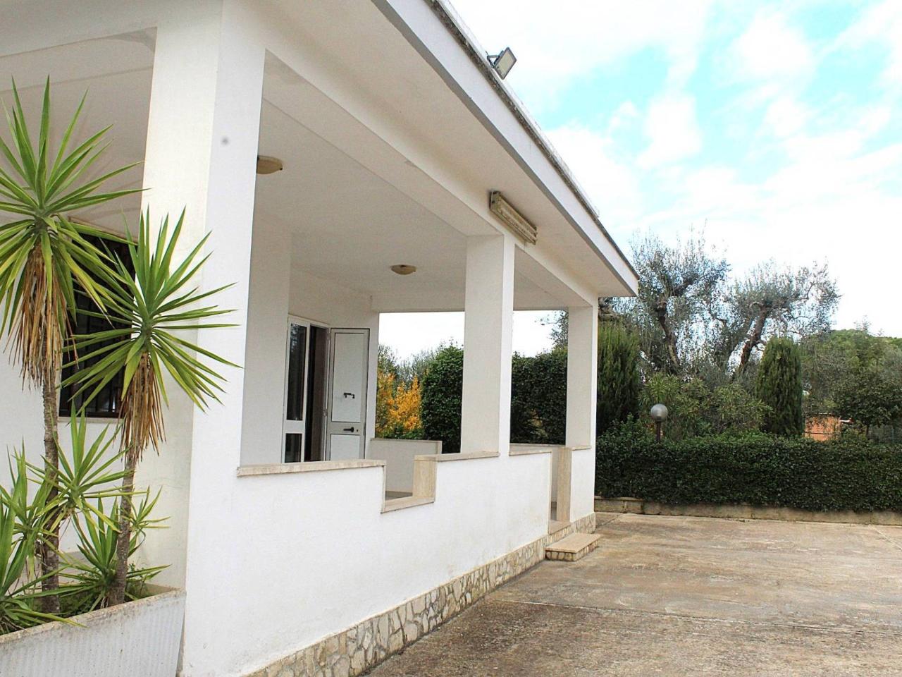 Вилла с 4 комнатами в Франкавилла Фонтана, Италия № 138778