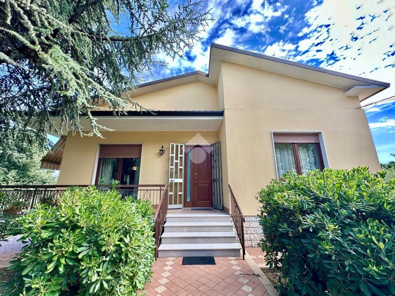 Villa de 5 habitaciónes en Sona, Italy No. 292902