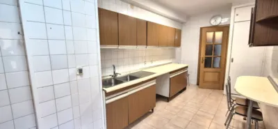 Квартира с 3 спальнями в Бадахос, Испания № 180076