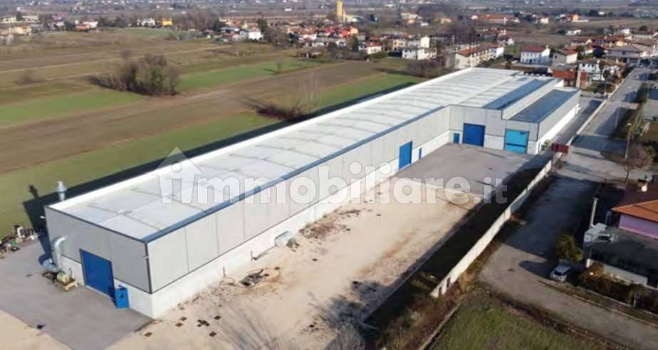 1غرفة مستودع في Pordenone, Italy رقم 378525