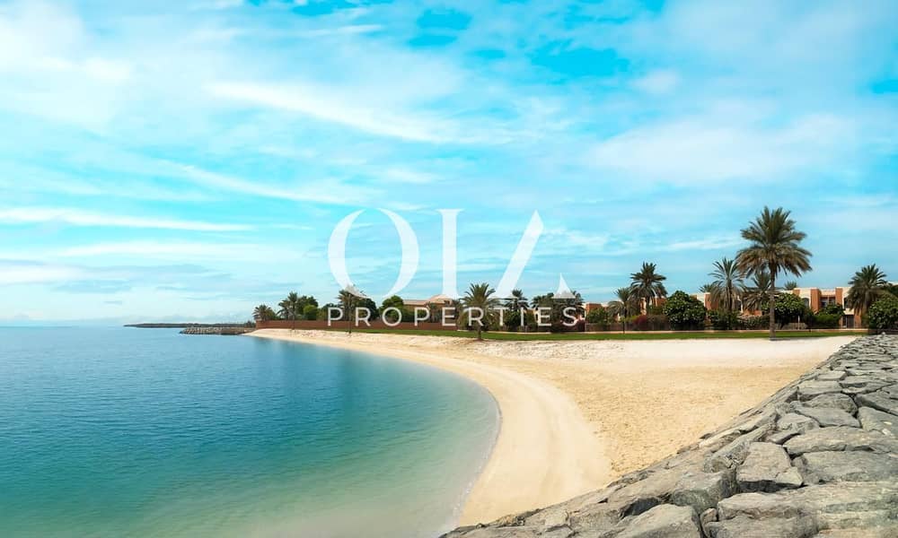 5 bedrooms Villa in Abu Dhabi, UAE No. 18877