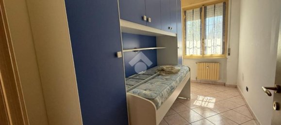 3 rooms Apartment in Reggio Emilia, Italy No. 302788 8