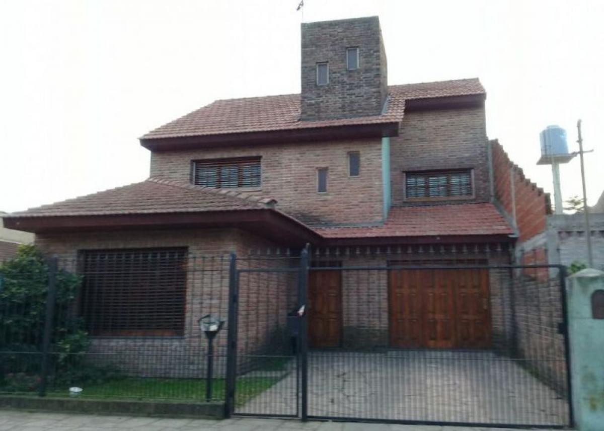 4 bedrooms House in Almirante Brown, Argentina No. 83969