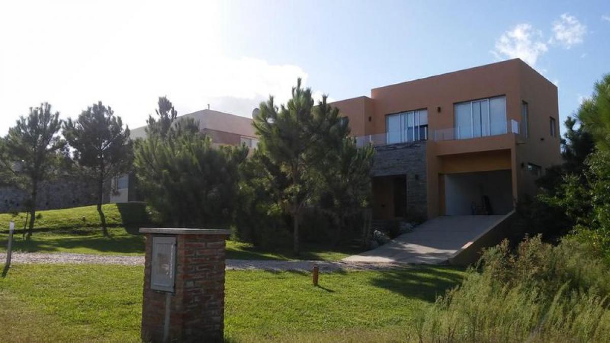 5 bedrooms House in Mar del Plata, Argentina No. 94750
