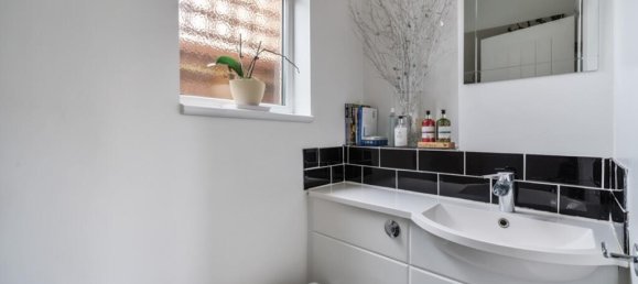 3 bedrooms House in Sutton, United Kingdom No. 13431 7