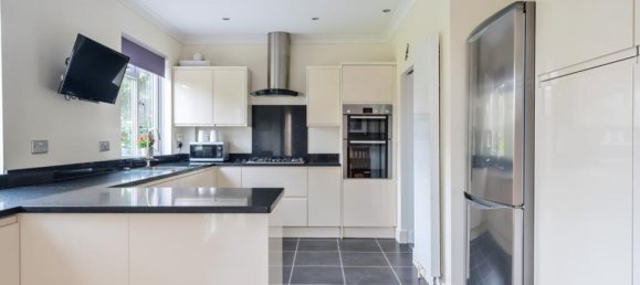 3 bedrooms House in Sutton, United Kingdom No. 13431 5