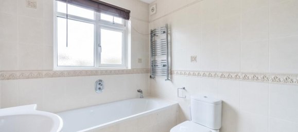 3 bedrooms House in Sutton, United Kingdom No. 13431 10