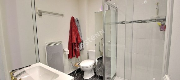 Casa de 2 dormitorios en Montreuil, France No. 185312 4