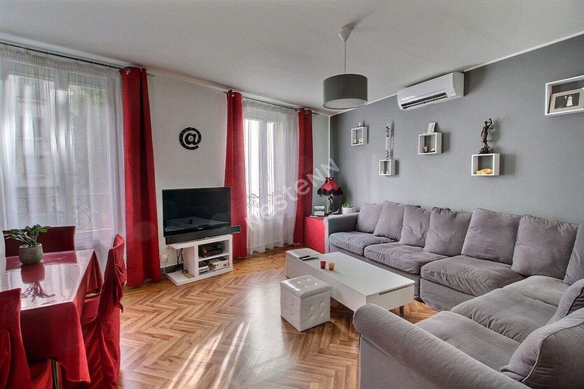 Casa de 2 dormitorios en Montreuil, France No. 185312