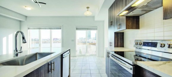 3 Schlafzimmer Haus in Oakville, Canada, Nr. 1040 7