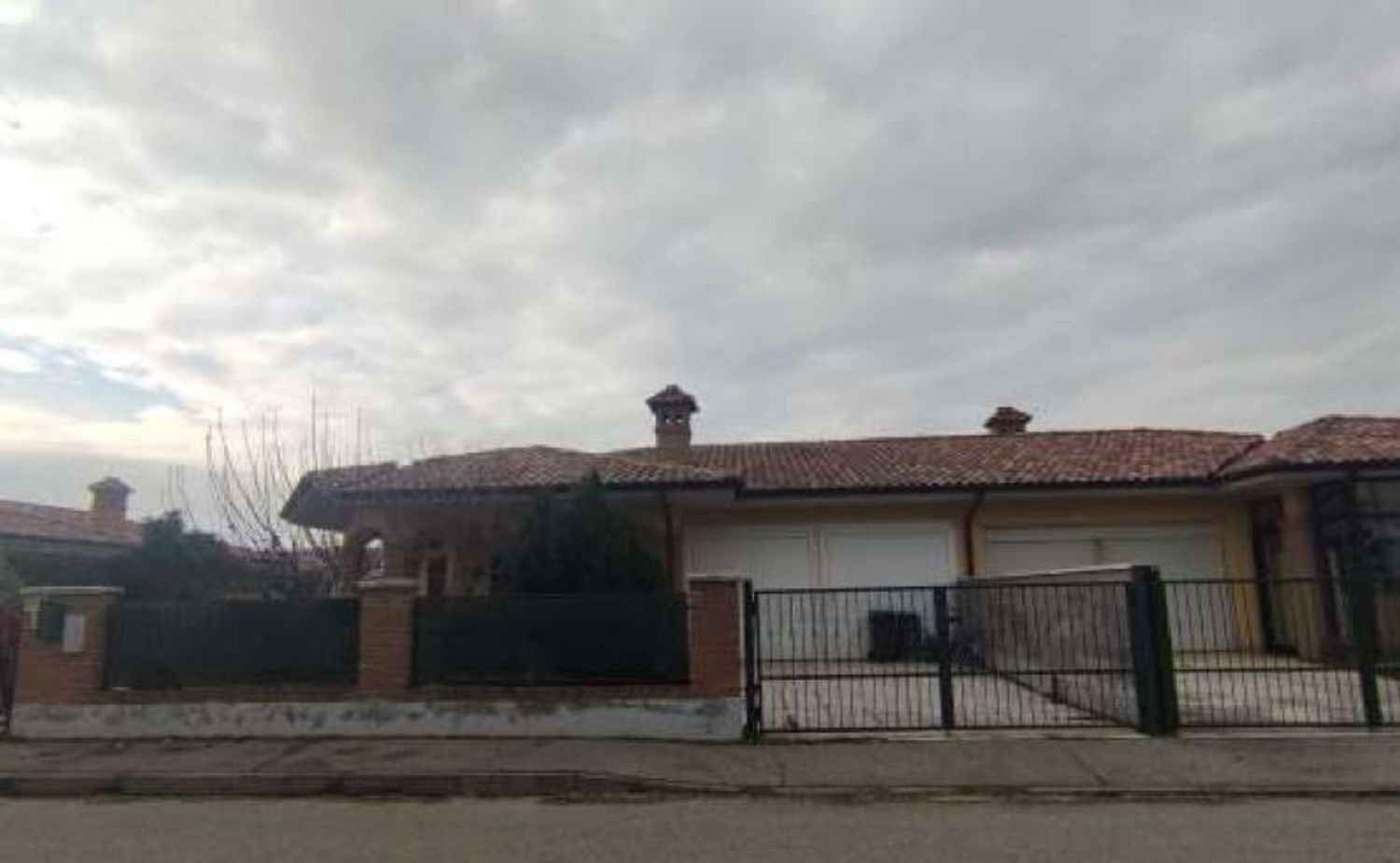 Villa de 3 habitaciónes en Roncaro, Italy No. 3358