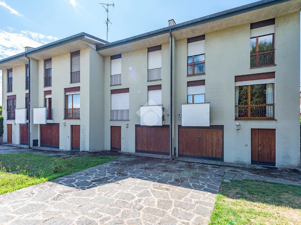 4 غرف نوم فيلا في Arese, Italy رقم 282519