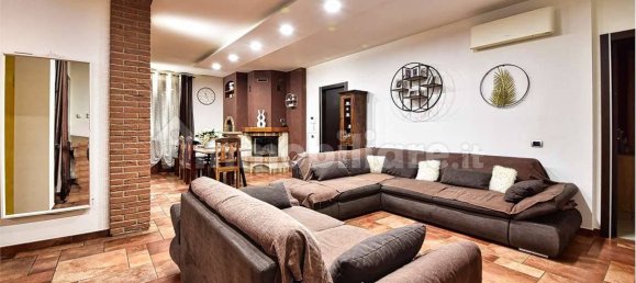 2 bedrooms Villa in Gerenzano, Italy No. 331070 2