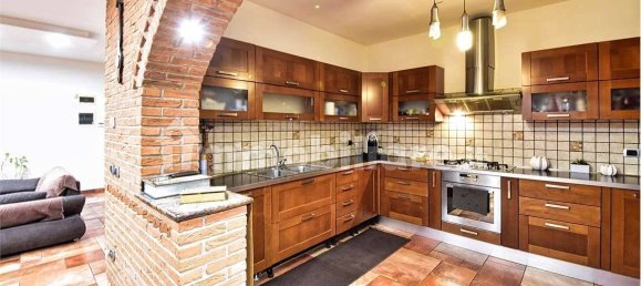 2 bedrooms Villa in Gerenzano, Italy No. 331070 8