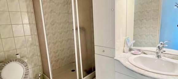 Studio in Paris, France No. 172551 3