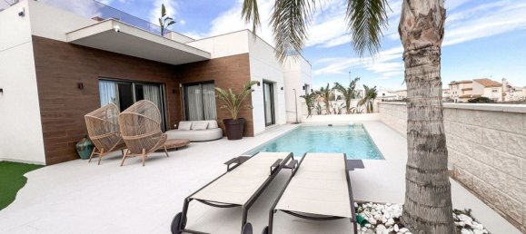 Villa de 4 dormitorios en San Miguel de Salinas, Spain No. 176606 2