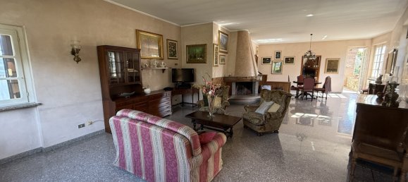 Вилла с 4 спальнями в Мерате, Италия № 324519 3