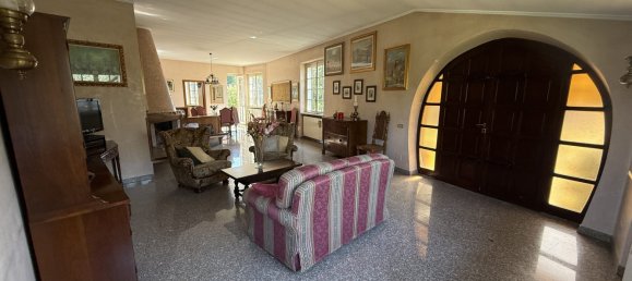 Вилла с 4 спальнями в Мерате, Италия № 324519 4