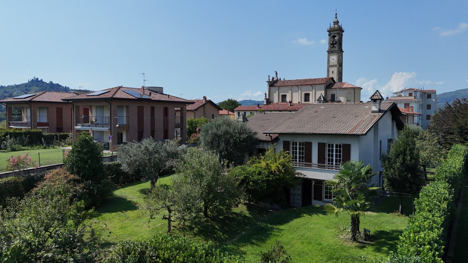 Вилла с 4 спальнями в Мерате, Италия № 324519