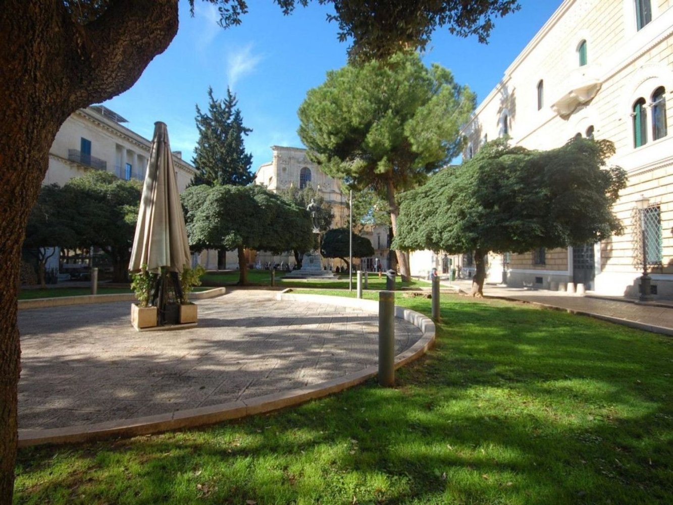  عقار تجاري في Lecce, Italy 247متر مربع رقم 374906