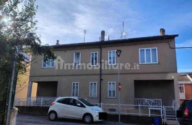 3 bedrooms Apartment in Urbino, Italy No. 261111