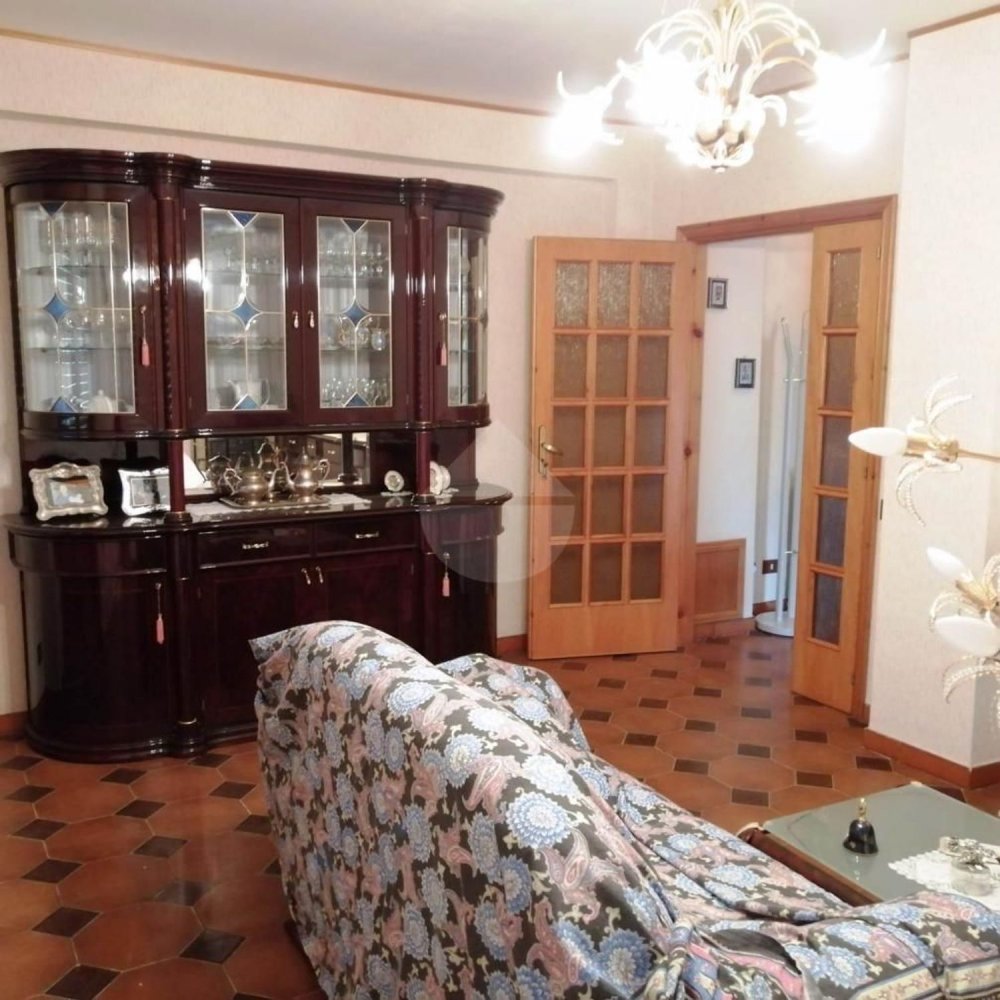 8 rooms House in Parenti, Italy No. 166083