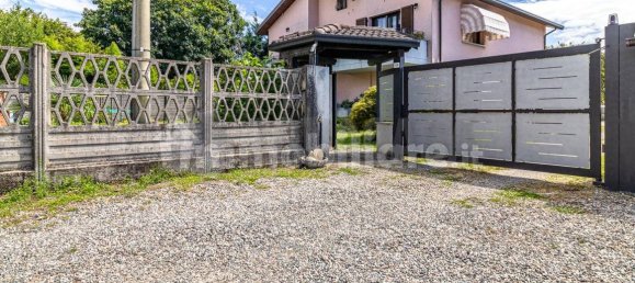 3 Schlafzimmer Wohnung in Samarate, Italy, Nr. 269608 2