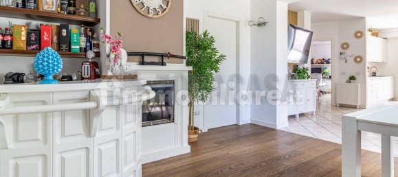 3 Schlafzimmer Wohnung in Samarate, Italy, Nr. 269608 7