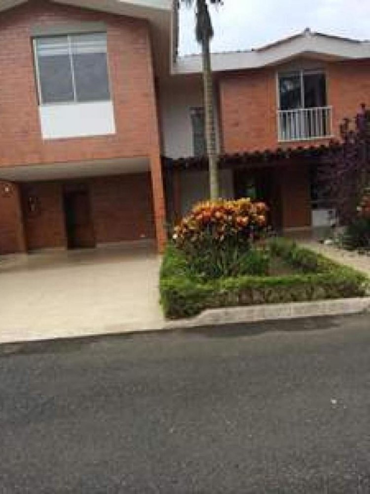 5 bedrooms House in Valle del Cauca, Colombia No. 9215