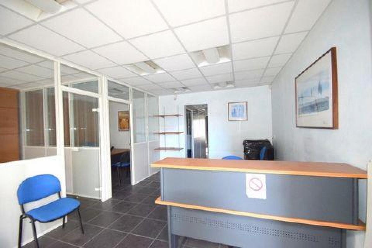 73m² Office in Mulhouse, France No. 20206