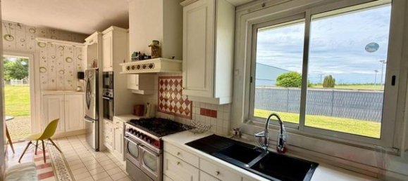 8 bedrooms House in Seine-Maritime, France No. 352984 6