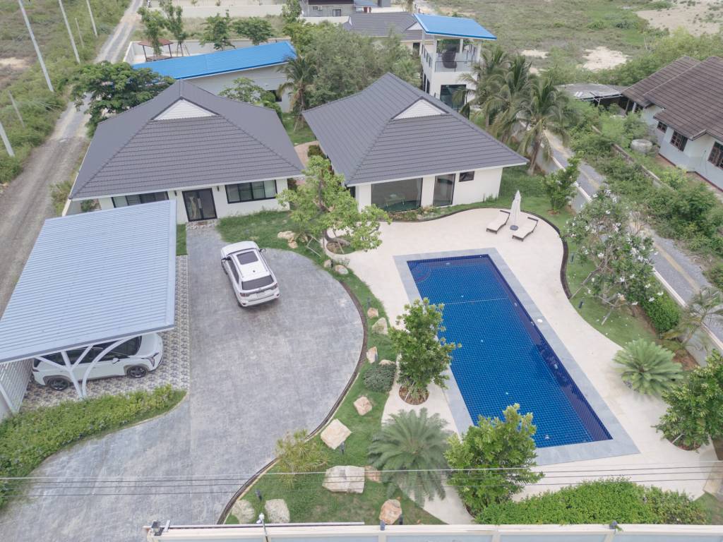 5 bedrooms House in Sam Roi Yot, Thailand No. 59385